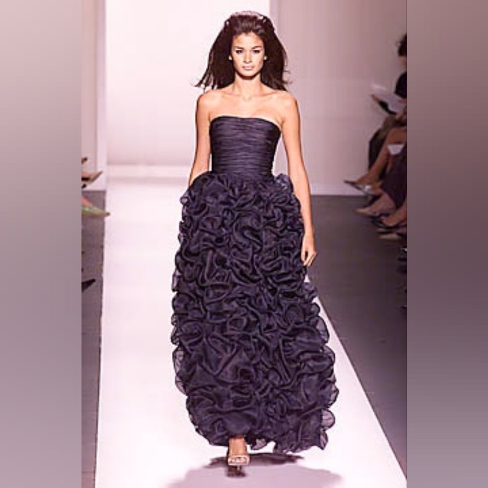 $7,000 OSCAR DE LA RENTA ORIGINAL BLACK SILK RUFFLE RUNWAY GOWN US 8